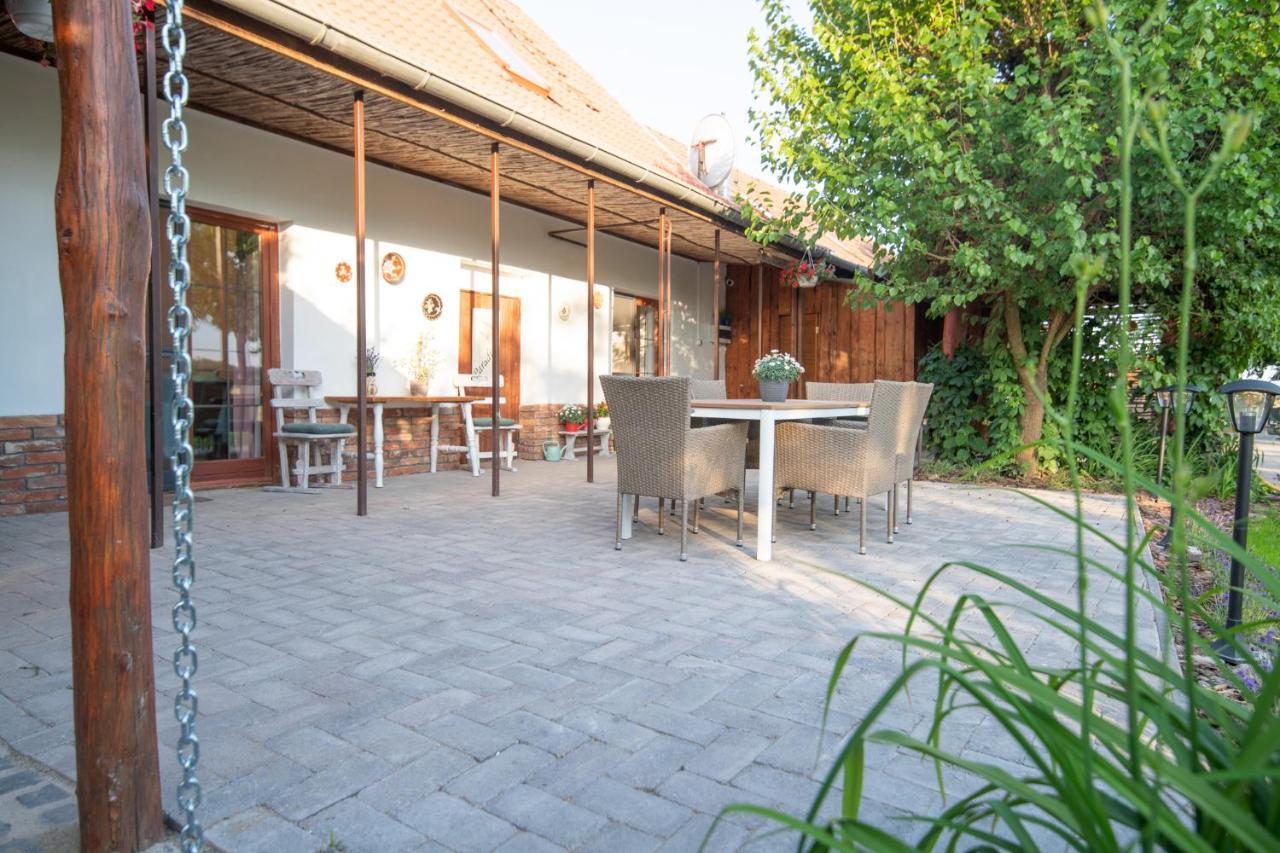 Natura Apartman Tiszafuered Exterior photo