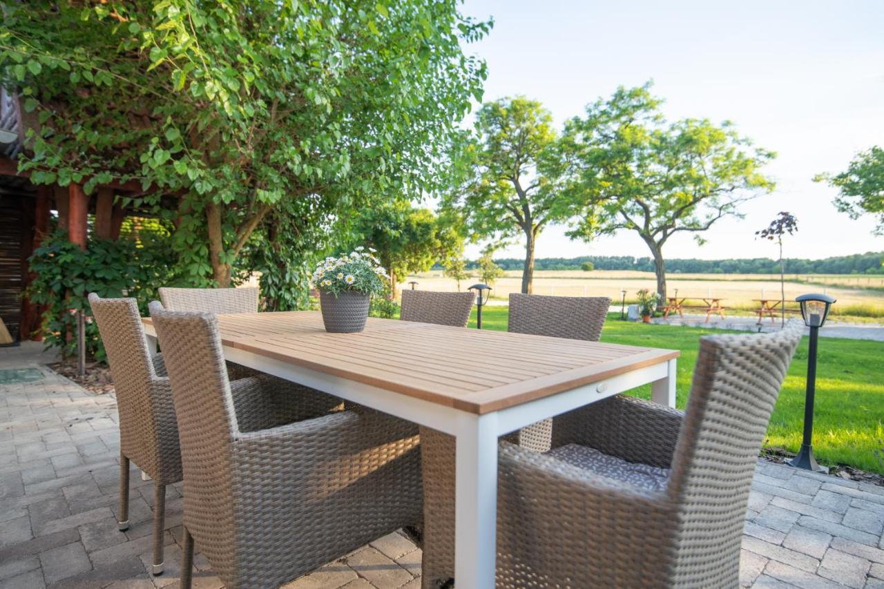 Natura Apartman Tiszafuered Exterior photo