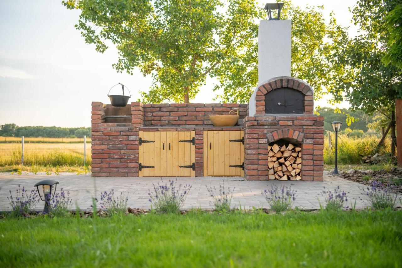 Natura Apartman Tiszafuered Exterior photo