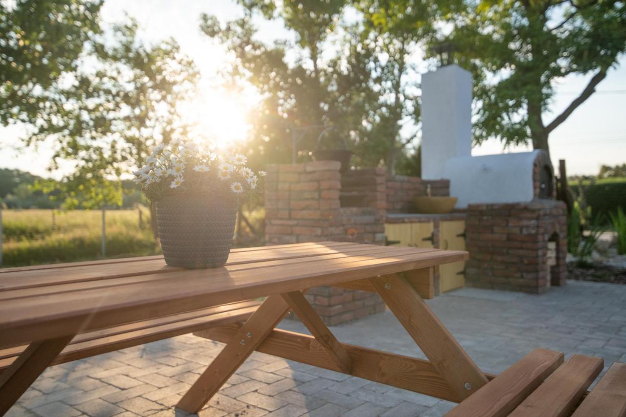 Natura Apartman Tiszafuered Exterior photo