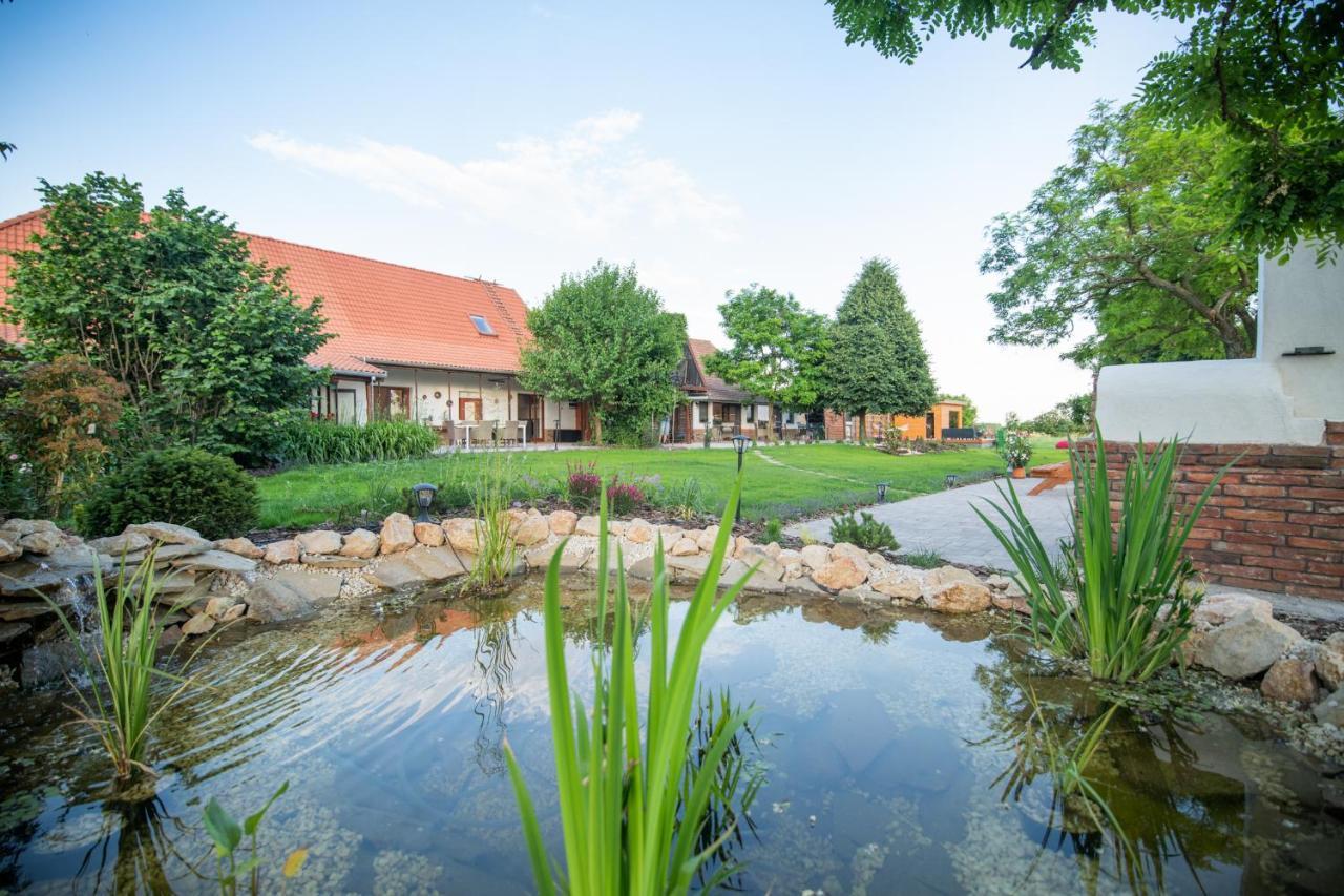 Natura Apartman Tiszafuered Exterior photo